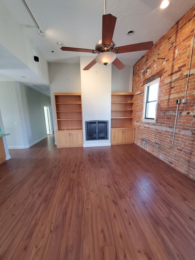 Photo - Awesome Downtown Moline Apartment Close to Arsenal