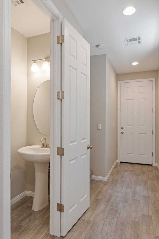 Photo - Beautiful Townhome located in Cadence 3 bedroom Plus a LOFT, 2.5 Baths, 2 car garage