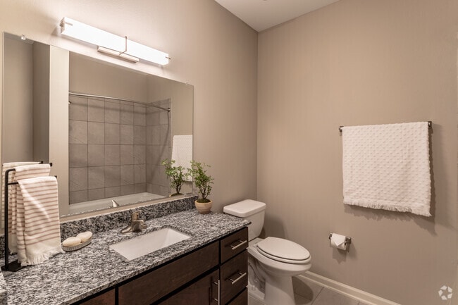 2BR, 2BA - 1072 SF