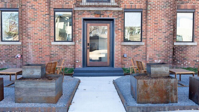 Photo - Chapman Apartments