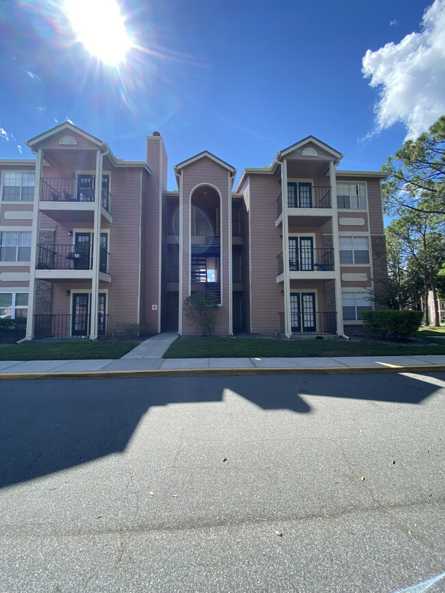 front of our building - 2550 N Alafaya Trl Condo Unit Waterford landing