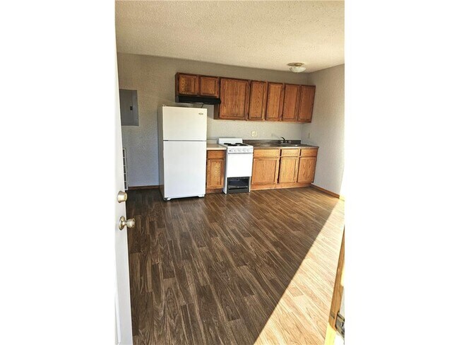 Photo - 905 E 5th St