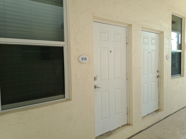 Building Photo - 8950 SW 69th Ct Unit 215