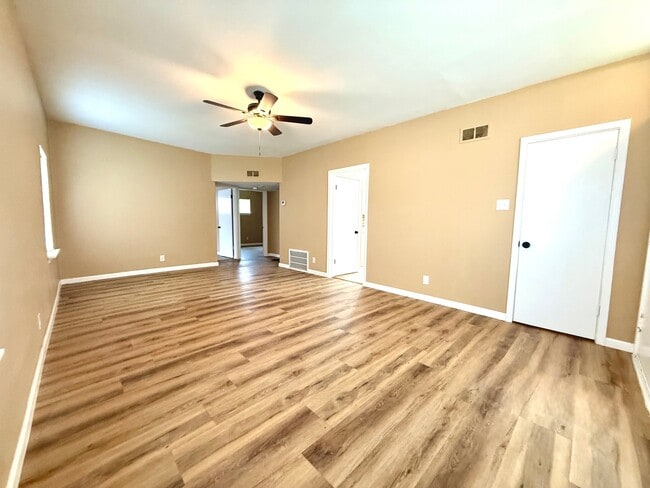 Photo - 1535 N Jackson Ave