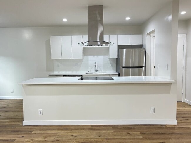 Photo - 5760 Alessandro Ave