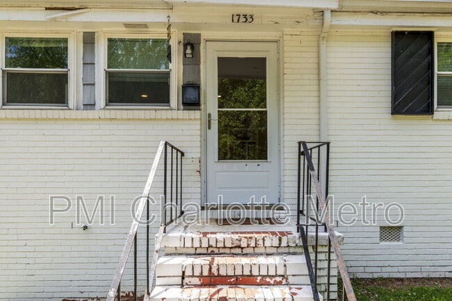 Photo - 1733 Academy St