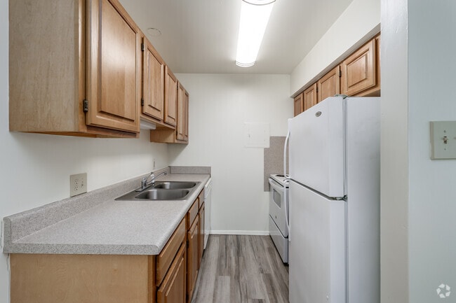 1BR, 1BA - 550SF - Kitchen