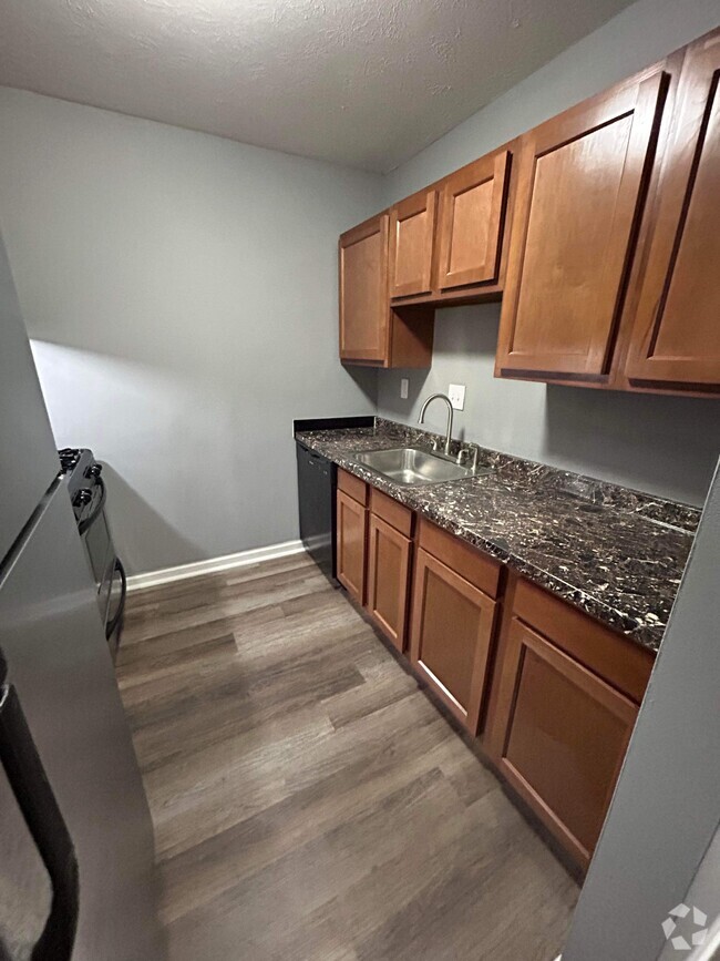 2 Bed 1 Bath Renovated Kitchen - Summit Apartments