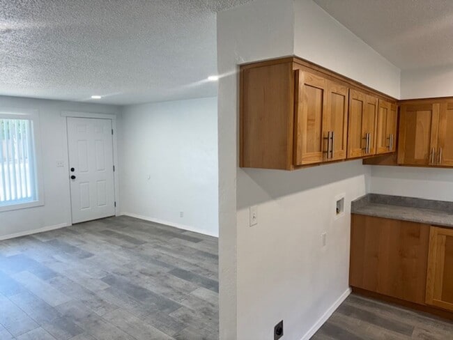 Photo - 1116-1118 STEVENS Unit 1116