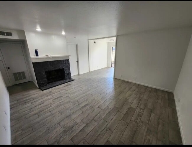 Building Photo - 4339 E 68th St Unit 502 Rental