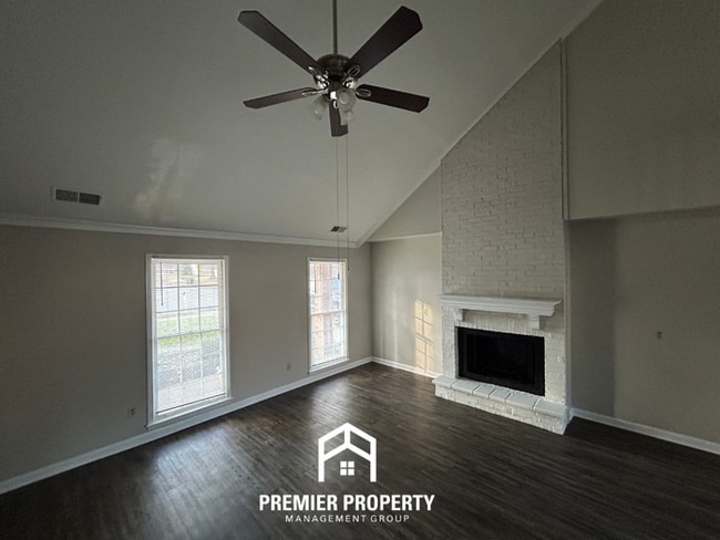Photo - Spacious 3 Bedroom Home for Rent in Memphis | Vaulted Ceilings, Fireplace & Fenced Yard