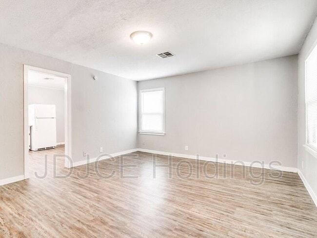 Photo - 536 E Northrup Dr