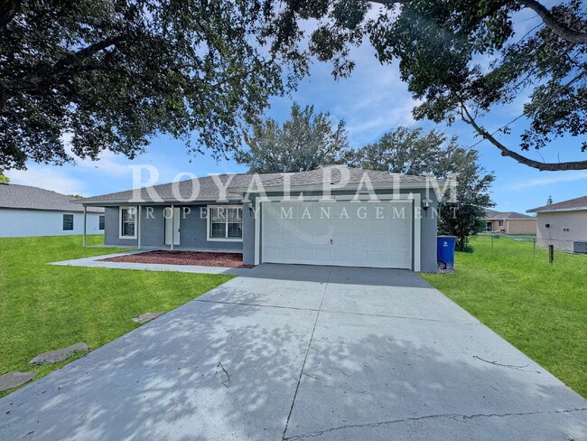 Building Photo - 210 Manatee St