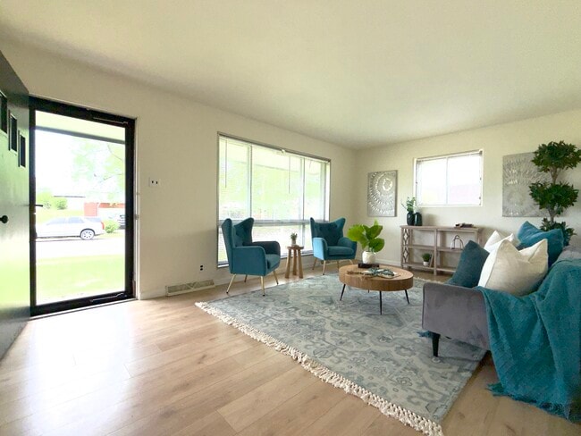 Sala de estar - 1928 Cornell Ave