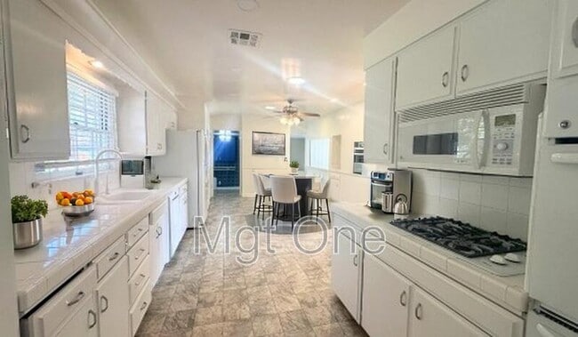 Photo - 2944 McAllister St