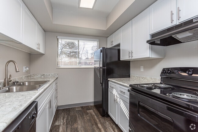1BR, 1BA - 820SF