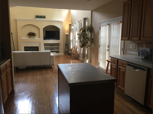 6269 Greenock Dr