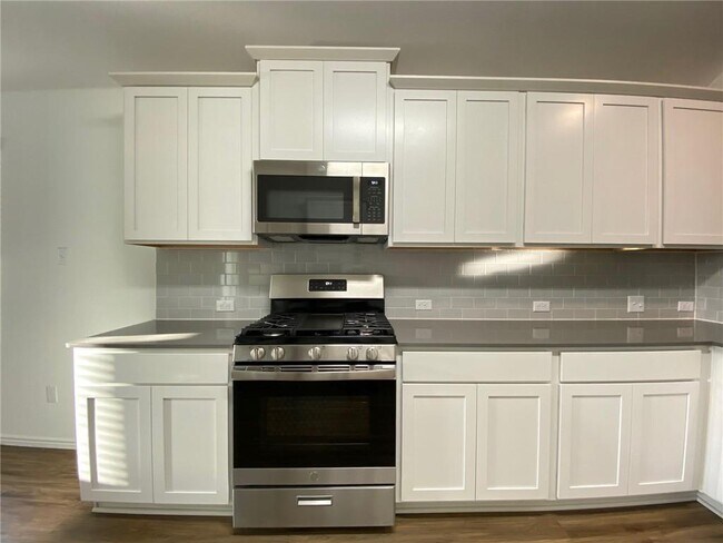 Photo - 320 Majestic Cedar Ct