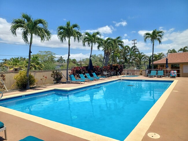 Building Photo - Maui Gardens 2 bedroom 1.5 bath ground floor unit. Available Now.