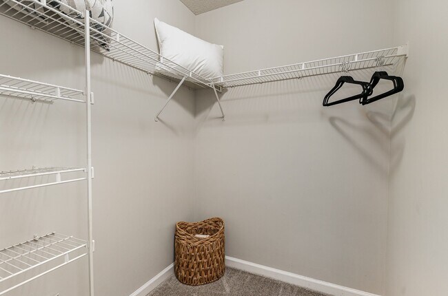 Litchfield Oaks Apartments