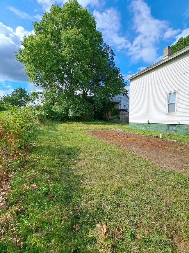 Photo - 1049 Nelson Ave