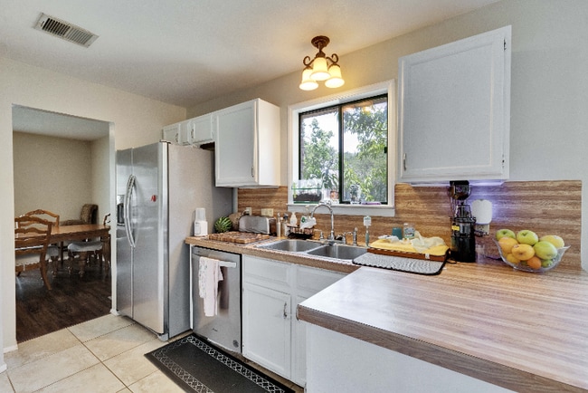 Photo - 7601 Hawkeye Dr