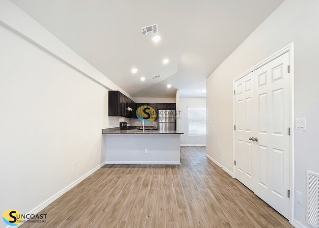 Photo - 27078 Adams St