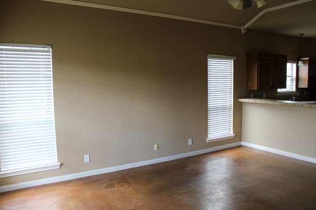 Photo - 208 Garden Dr