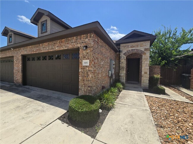 Photo - 685 Creekside Cir