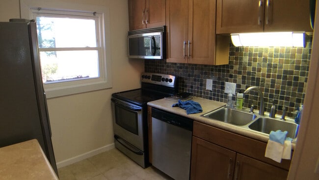 Photo - Blacksburg 2 Bedroom Townhouse- Available in July 2025