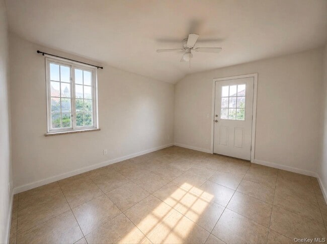 Photo - 15-35 153rd Pl