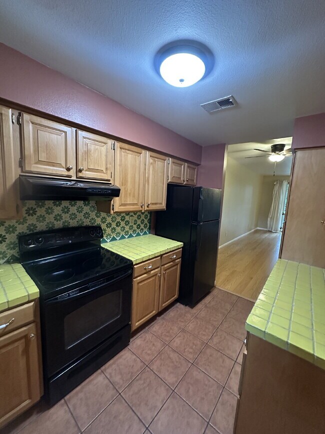 Photo - "Charming 2-Bed, 2-Bath Boulder Apartment with Cozy Fireplace and Spacious 1030 Sq Ft Layout!" Unit 102B