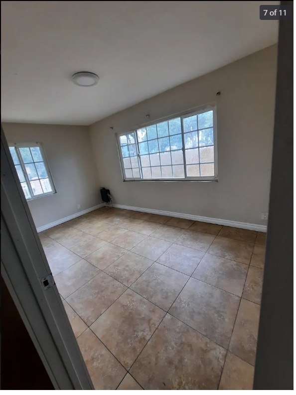 Building Photo - 117 E 16th St Rental