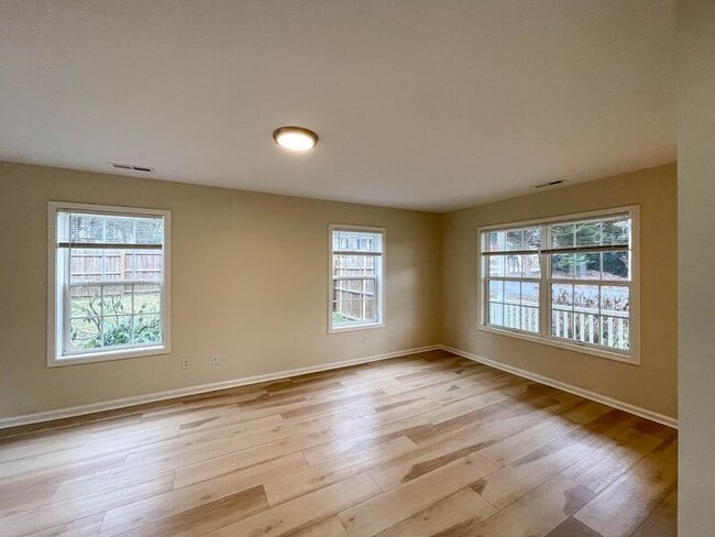 Photo - 101 Telfare Ln