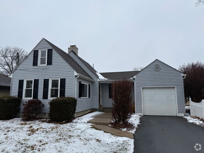 Building Photo - Newmanstown 3 bedroom cape cod Rental