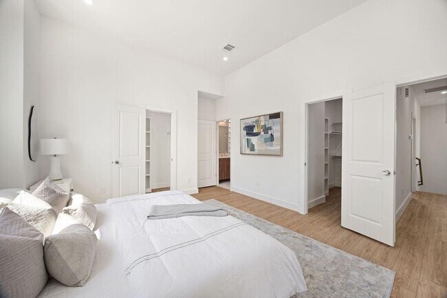 Photo - 1739 Mary St