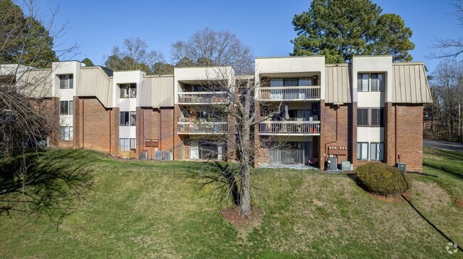Building Photo - Charming 2-Bedroom Condo for Rent in Chape...