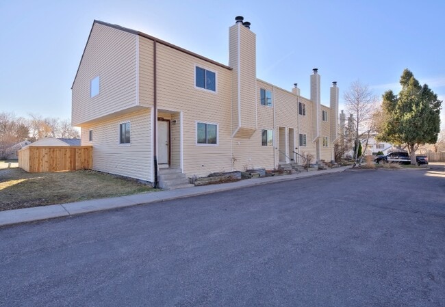 Building Photo - 1295 Benton St Rental