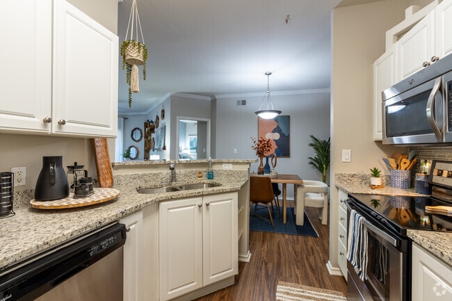 2BR, 2BA - 1136SF - Kitchen - Gables at the Terrace
