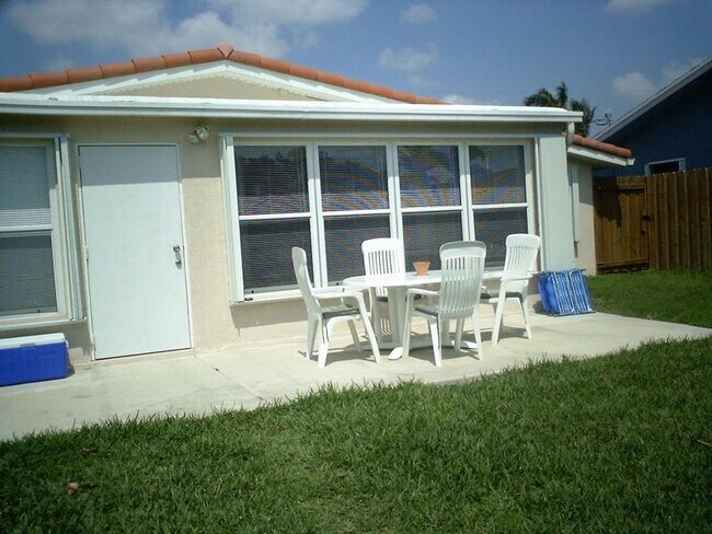 Photo - 2710 Thomas St