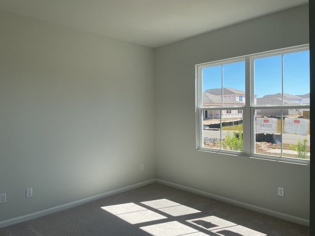 Photo - 239 W Bradford Pointe Dr