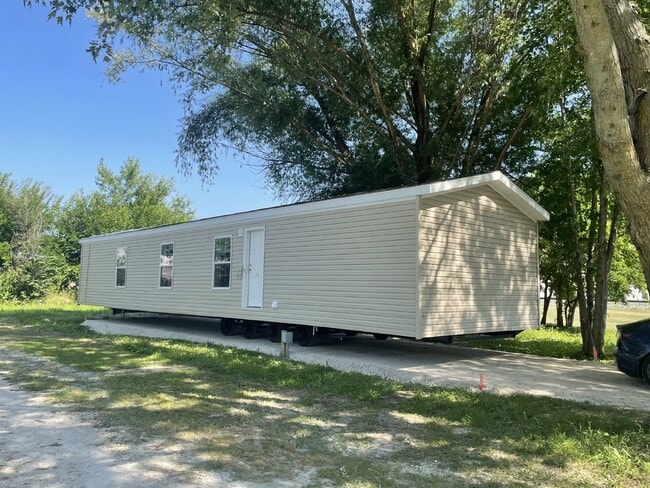 Photo - Your Mobile Haven: Almost Brand-New Home for You