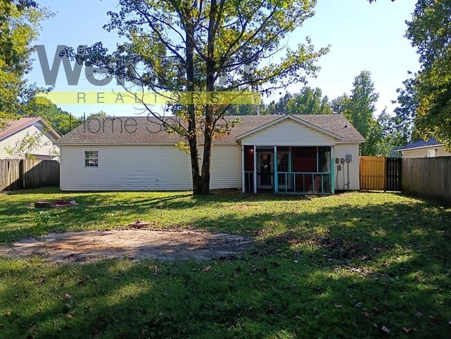 Photo - Spacious 3-Bedroom Home with Garage and Sc...