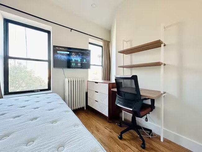 Photo - Furnished room/NOT APARTMENT Unit 4