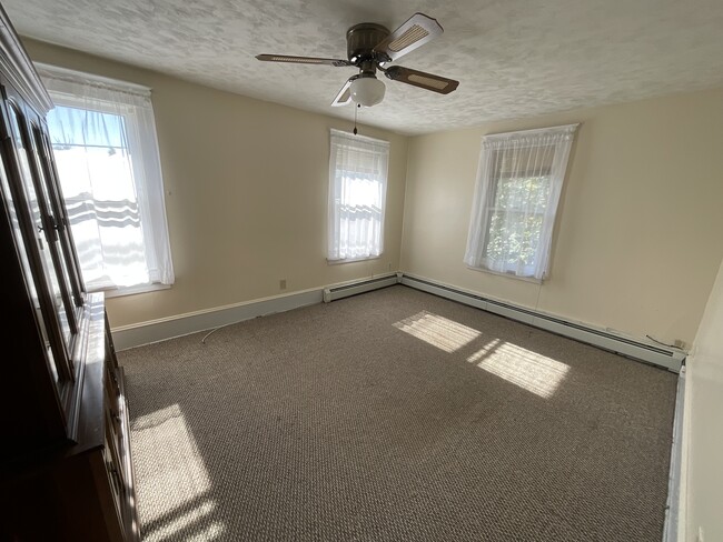 Living room - 51 Maple Ave Apartments Unit 1