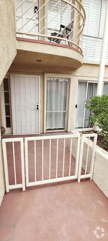 Building Photo - 108 W Maple St Rental
