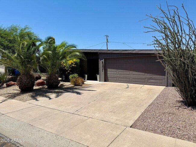 Photo - 3702 E Paradise Dr