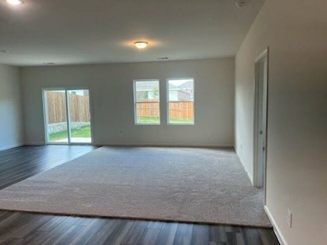 Photo - A beautiful home featuring an updated kitchen, modern washroom, excellent flooring, and a welcomi...