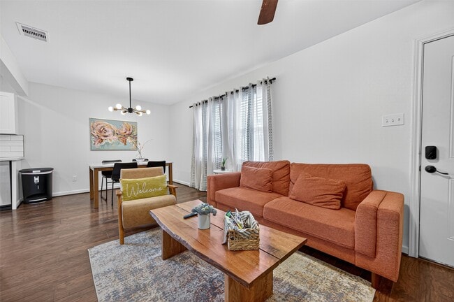 Photo - 2212 Rosewood St Unidad F