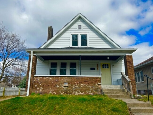 Photo - 1120 Hoefgen St